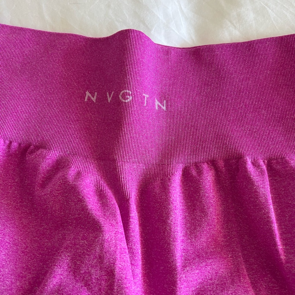NVGTN Medium, Contour Legging, Fuschia